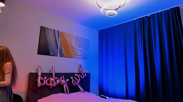 SweetMilkis online show from January 31, 2025, 9:05 am