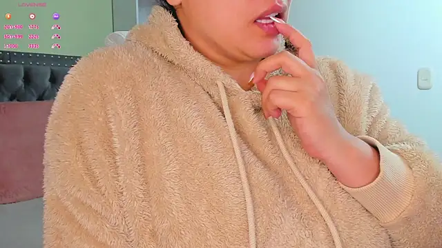 Kyllie B online show from November 25, 2025, 2:33 am