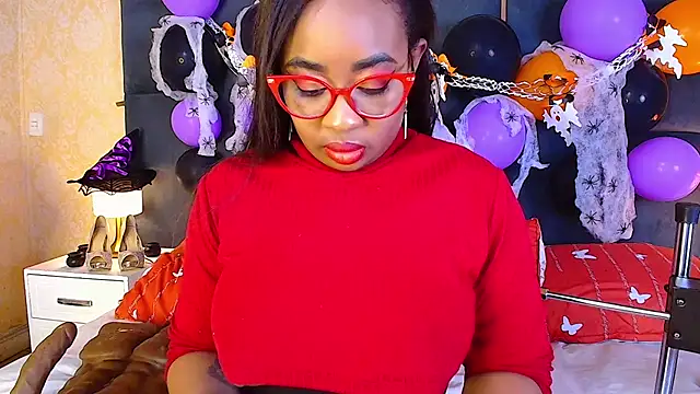 CaseyMoon online show from October 28, 2025, 12:41 pm