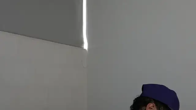 Snapshot of trieone chatting on December 9, 2024, 3:33 pm trieone online show from December 9, 2024, 3:33 pm