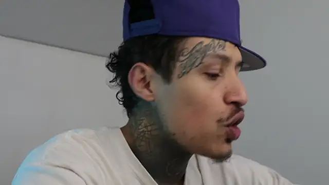 Snapshot of trieone chatting on December 18, 2024, 6:46 pm trieone online show from December 18, 2024, 6:46 pm