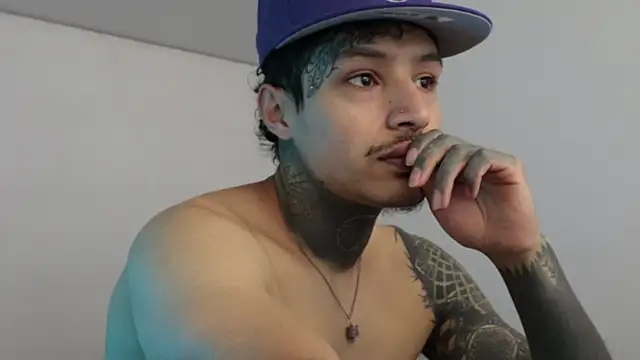 Snapshot of trieone chatting on January 1, 2025, 8:15 pm trieone online show from January 1, 2025, 8:15 pm