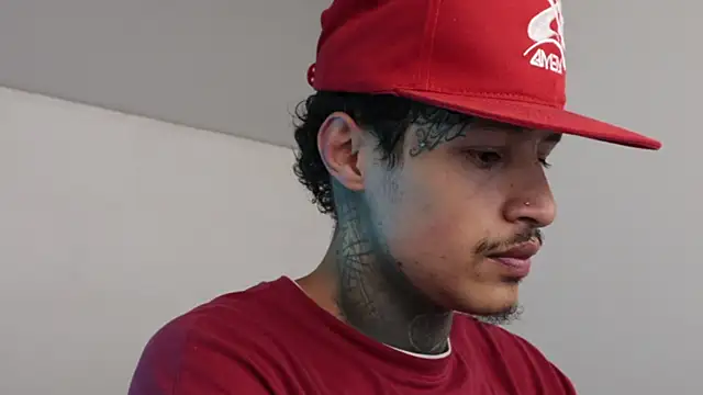 Snapshot of trieone chatting on January 8, 2025, 2:57 am trieone online show from January 8, 2025, 2:57 am