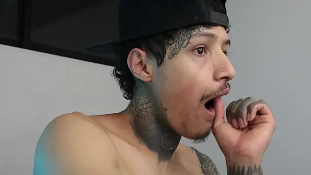 Snapshot of trieone chatting on January 10, 2025, 3:50 am trieone online show from January 10, 2025, 3:50 am