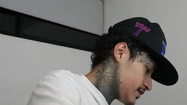 Snapshot of trieone chatting on January 11, 2025, 4:59 am trieone online show from January 11, 2025, 4:59 am