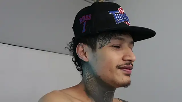 Snapshot of trieone chatting on February 10, 2025, 4:19 am trieone online show from February 10, 2025, 4:19 am