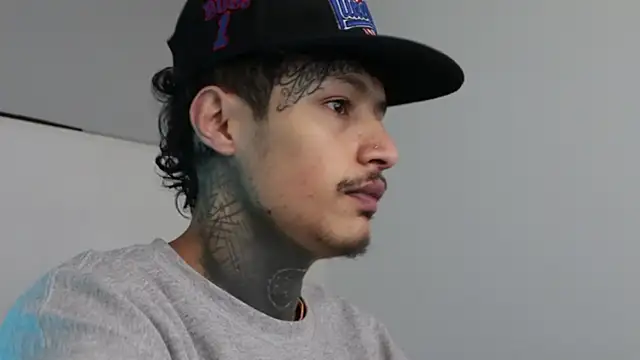 Snapshot of trieone chatting on February 12, 2025, 4:23 am trieone online show from February 12, 2025, 4:23 am