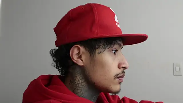 Snapshot of trieone chatting on February 21, 2025, 11:55 am trieone online show from February 21, 2025, 11:55 am