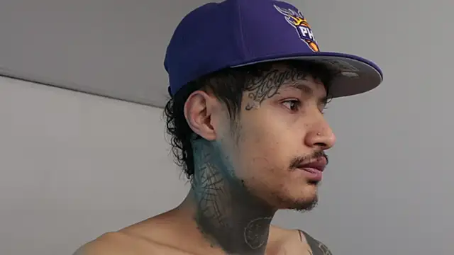 Snapshot of trieone chatting on February 25, 2025, 10:58 am trieone online show from February 25, 2025, 10:58 am