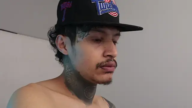 Snapshot of trieone chatting on February 26, 2025, 3:08 pm trieone online show from February 26, 2025, 3:08 pm