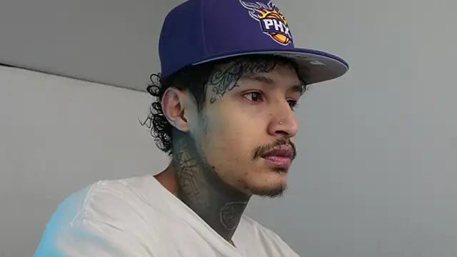 Snapshot of trieone chatting on February 28, 2025, 4:21 am trieone online show from February 28, 2025, 4:21 am