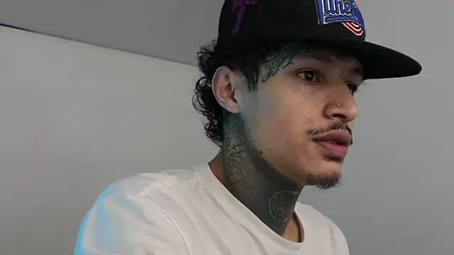 Snapshot of trieone chatting on March 5, 2025, 4:13 am trieone online show from March 5, 2025, 4:13 am