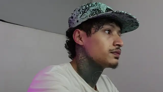 Snapshot of trieone chatting on March 6, 2025, 4:19 am trieone online show from March 6, 2025, 4:19 am