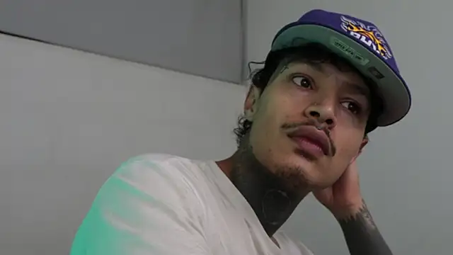 Snapshot of trieone chatting on March 7, 2025, 5:08 am trieone online show from March 7, 2025, 5:08 am