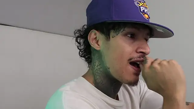 Snapshot of trieone chatting on March 12, 2025, 7:35 am trieone online show from March 12, 2025, 7:35 am