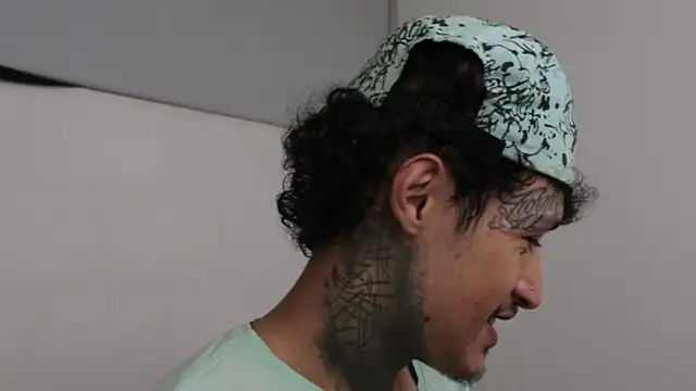 Snapshot of trieone chatting on March 20, 2025, 2:19 am trieone online show from March 20, 2025, 2:19 am