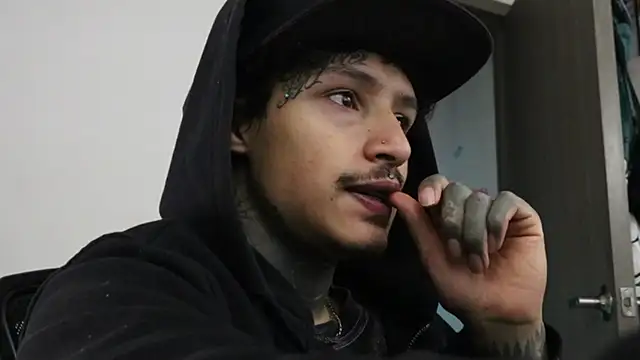 Snapshot of trieone chatting on October 12, 2025, 9:47 pm trieone online show from October 12, 2025, 9:47 pm