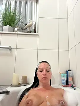 Viola Beck online show from October 19, 2025, 6:52 pm