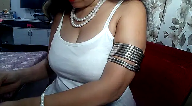 Snapshot of yourradhika chatting on February 24, 2025, 6:04 pm yourradhika online show from February 24, 2025, 6:04 pm