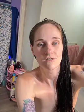 Snapshot of lolabunny9 chatting on October 8, 2025, 4:15 pm lolabunny9 online show from October 8, 2025, 4:15 pm