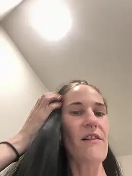 Snapshot of lolabunny9 chatting on October 23, 2025, 5:23 pm lolabunny9 online show from October 23, 2025, 5:23 pm