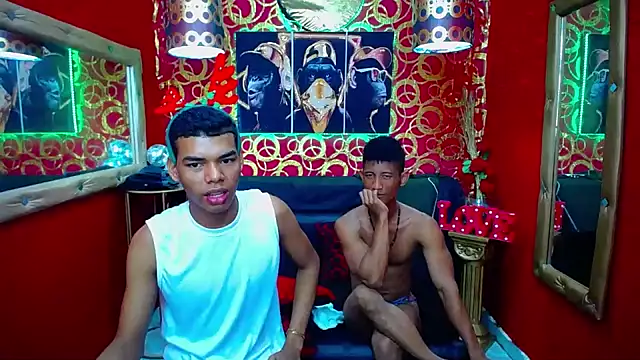 Snapshot of PEINBOYS chatting on December 3, 2024, 10:07 pm PEINBOYS online show from December 3, 2024, 10:07 pm