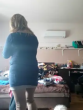 Snapshot of Elza01 chatting on October 12, 2025, 8:46 am Elza01 online show from October 12, 2025, 8:46 am