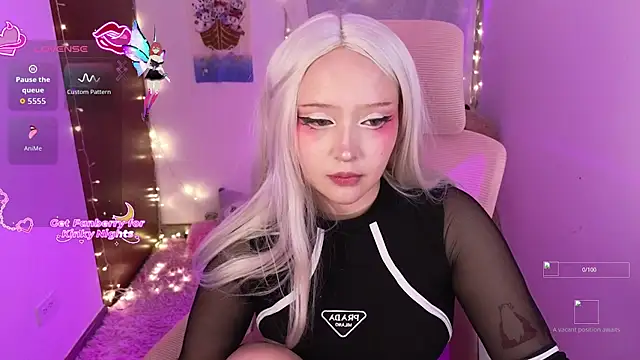 KuroChan420 online show from November 28, 2025, 2:14 am