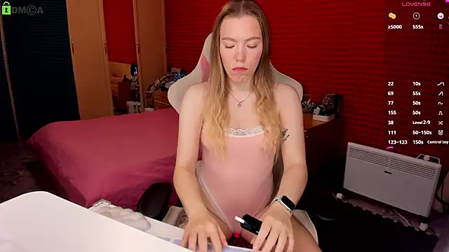 KinsleyHottie online show from November 15, 2025, 8:27 pm