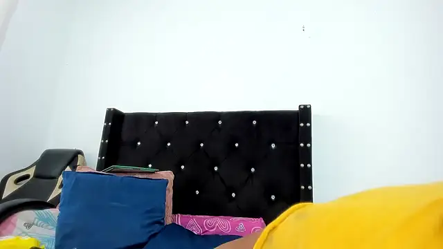 ebonnylatinx online show from October 21, 2025, 9:59 pm