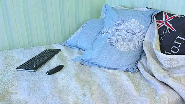 Snapshot of _Lily_ chatting on January 30, 2025, 12:37 pm Lily online show from January 30, 2025, 12:37 pm