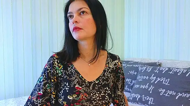 Snapshot of _Lily_ chatting on November 5, 2025, 6:13 am Lily online show from November 5, 2025, 6:13 am