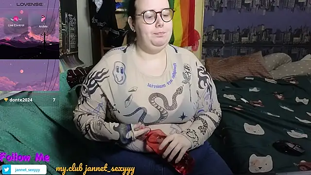 Snapshot of JannetPie chatting on October 3, 2025, 12:51 am JannetPie online show from October 3, 2025, 12:51 am