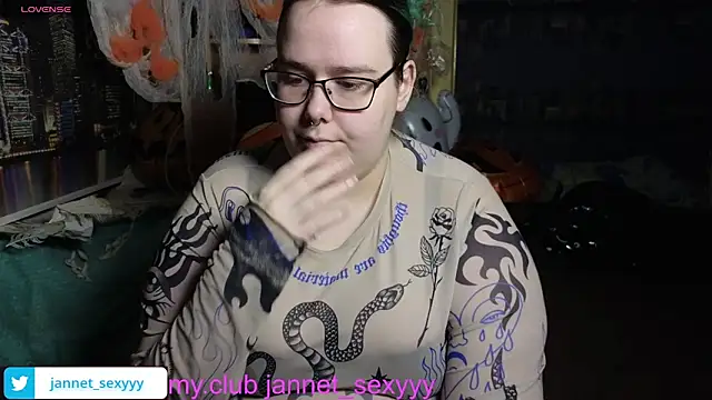 Snapshot of JannetPie chatting on November 10, 2025, 5:23 pm JannetPie online show from November 10, 2025, 5:23 pm