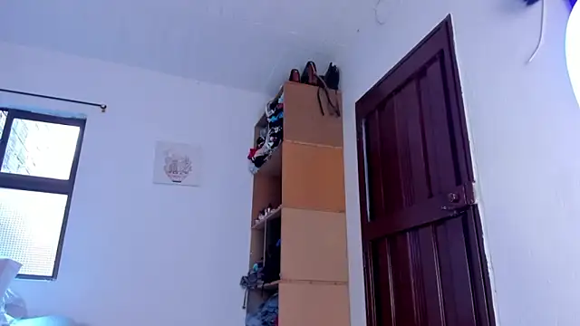 AlondraDiossa03 online show from October 6, 2025, 7:55 pm