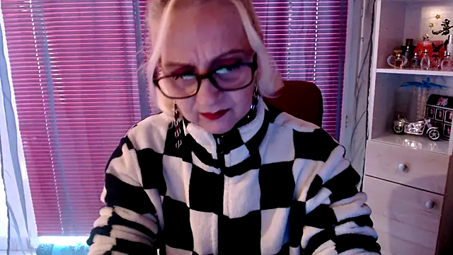 Snapshot of Ala-N-Dala chatting on December 4, 2024, 9:51 am Ala-N-Dala online show from December 4, 2024, 9:51 am