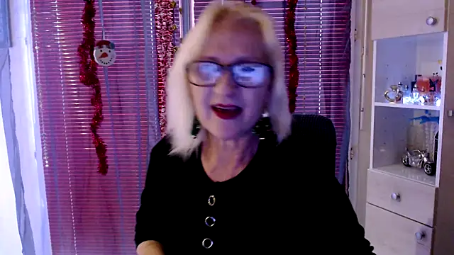 Snapshot of Ala-N-Dala chatting on December 17, 2024, 10:44 am Ala-N-Dala online show from December 17, 2024, 10:44 am