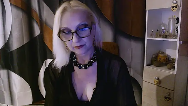 Snapshot of Ala-N-Dala chatting on October 13, 2025, 10:32 pm Ala-N-Dala online show from October 13, 2025, 10:32 pm