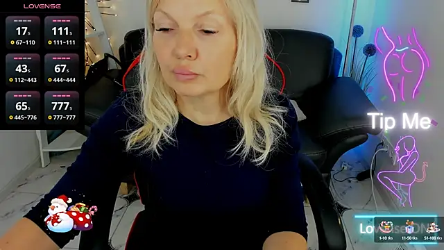 Abby Moore  online show from March 18, 2025, 1:31 pm