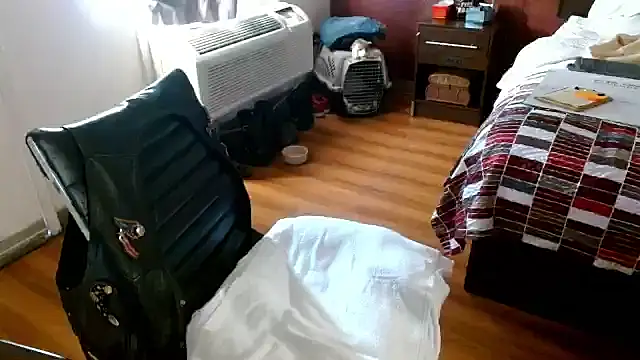 mycock2474u online show from November 4, 2025, 10:31 pm