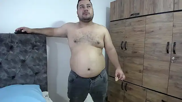 Snapshot of santi_hothot chatting on November 6, 2025, 7:15 pm santi hothot online show from November 6, 2025, 7:15 pm