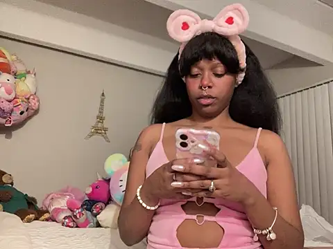 Snapshot of bunnypillow chatting on December 12, 2024, 6:03 am bunnypillow online show from December 12, 2024, 6:03 am