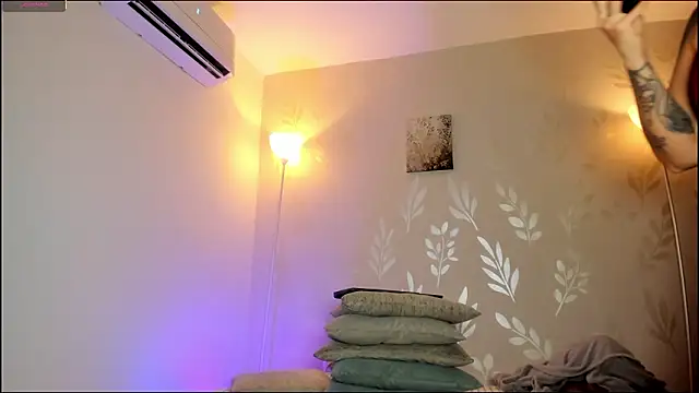 alejandrarosse   online show from March 13, 2026, 9:21 pm