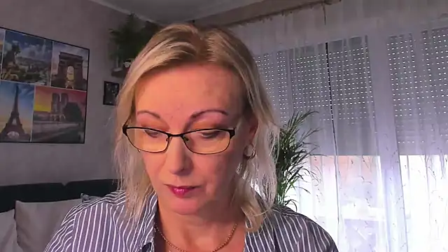 vanessa chat online show from October 16, 2025, 1:23 pm