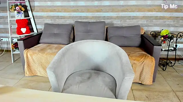 SusanSmit online show from November 7, 2025, 7:03 pm