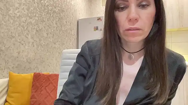 HotyWinter online show from January 10, 2026, 4:03 am