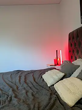 EllaMae online show from October 12, 2025, 2:16 pm