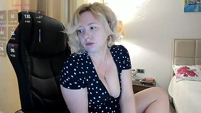 Snapshot of Colette__1977 chatting on February 4, 2026, 6:19 am Colette 1977 online show from February 4, 2026, 6:19 am