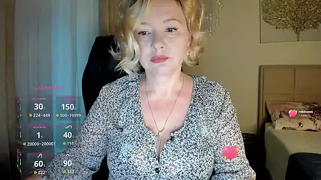 Snapshot of Colette__1977 chatting on July 6, 2026, 8:22 am Colette 1977 online show from July 6, 2026, 8:22 am