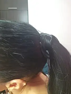 lissglow online show from November 3, 2025, 10:42 pm